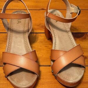 Women's Tan Block-Heel Leather Sandals